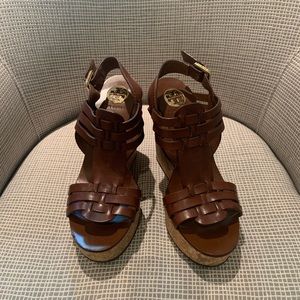 • TORY BURCH • BROWN ‘LESLIE’ CORK WEDGE SANDAL •